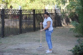 Депутаты и их помощники провели субботник возле памятника жертвам теракта