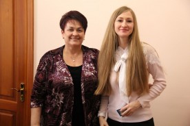Людмила Ткаченко вручила партбилеты «Единой России»