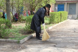Субботники в округах: как депутаты вместе с жителями благоустраивают общественные пространства