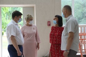 Депутаты посмотрели ход выполнения работ в ДК «Октябрь»