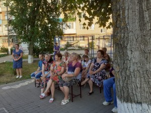 Депутат округа № 4 Думы Волгодонска Георгий Ковалевский провел встречу с жителями двора «Комфортная среда»