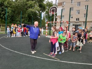 Депутат округа № 4 Волгодонска Георгий Ковалевский провел праздник для юных жителей