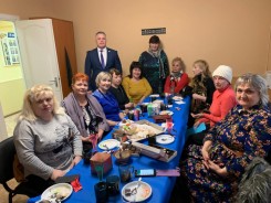 Для милых дам: депутат округа #17 поздравил жительниц округа