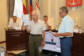 Депутаты определили «Почетного гражданина города Волгодонска», заслушали отчет полиции и отправились на депутатские каникулы