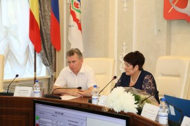 Депутаты определили «Почетного гражданина города Волгодонска», заслушали отчет полиции и отправились на депутатские каникулы
