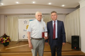Памятный знак «80 лет Ростовской области» вручен в День России известным волгодонцам
