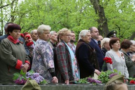 «Перед вами всегда мы, живые, в долгу…» - в память о всех погибших на войне в Волгодонске возложили цветы к братским могилам