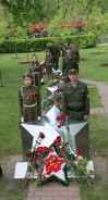 «Перед вами всегда мы, живые, в долгу…» - в память о всех погибших на войне в Волгодонске возложили цветы к братским могилам