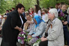 «Перед вами всегда мы, живые, в долгу…» - в память о всех погибших на войне в Волгодонске возложили цветы к братским могилам