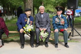«Перед вами всегда мы, живые, в долгу…» - в память о всех погибших на войне в Волгодонске возложили цветы к братским могилам