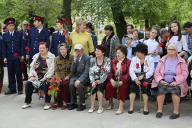 «Перед вами всегда мы, живые, в долгу…» - в память о всех погибших на войне в Волгодонске возложили цветы к братским могилам
