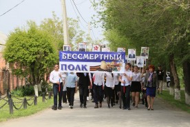 «Перед вами всегда мы, живые, в долгу…» - в память о всех погибших на войне в Волгодонске возложили цветы к братским могилам