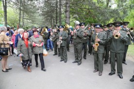 В городском парке открылась Улица боевой славы, играл духовой оркестр и работала полевая кухня
