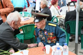 В городском парке открылась Улица боевой славы, играл духовой оркестр и работала полевая кухня