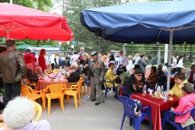 В городском парке открылась Улица боевой славы, играл духовой оркестр и работала полевая кухня