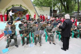 В городском парке открылась Улица боевой славы, играл духовой оркестр и работала полевая кухня