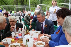 В городском парке открылась Улица боевой славы, играл духовой оркестр и работала полевая кухня