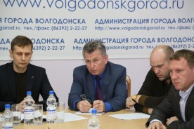 Глава Администрации Виктор Мельников встретился с членами депутатской комиссии по ЖКХ