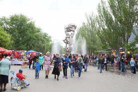 В городском парке открылась Улица боевой славы, играл духовой оркестр и работала полевая кухня