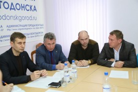 Глава Администрации Виктор Мельников встретился с членами депутатской комиссии по ЖКХ