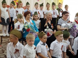 Поздравление ветеранов 14 округа в д/с 
