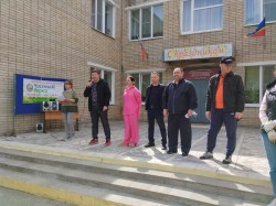 Чистый берег: депутаты и их помощники приняли участие в экологической акции