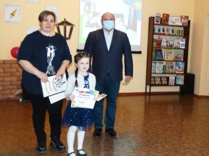 Депутат округа № 4 Георгий Ковалевский наградил юных победителей фотоконкурса «Я+Книга»