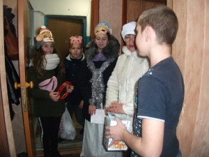 В 24 округе поздравили с Новым Годом и вручили подарки