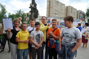 Акция "Спешите детям дарить добро" в округе №14 продолжается
