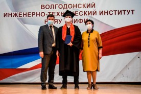 Сергей Ладанов вручил дипломы выпускниками МИФИ