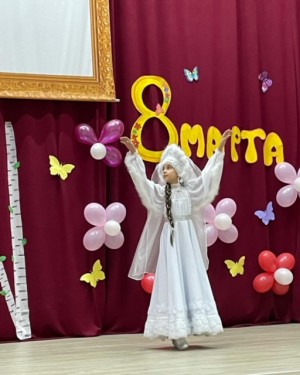 Сергей Асташкин поздравил с весенним праздником педагогов 8 округа