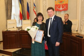 Председатель Волгодонской городской Думы – глава города Волгодонска Сергей Ладанов поздравил коллег с Днем российского парламентаризма