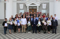 Председатель Волгодонской городской Думы – глава города Волгодонска Сергей Ладанов поздравил коллег с Днем российского парламентаризма