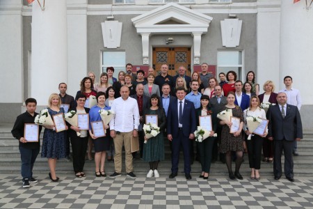 Председатель Волгодонской городской Думы – глава города Волгодонска Сергей Ладанов поздравил коллег с Днем российского парламентаризма