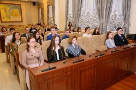 В администрации города наградили лауреатов ежегодных премий для одаренной и талантливой молодежи