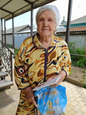 Округ 5 Ветераны принимают поздравления на дому