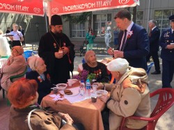 Округ 16: Ветераны округа побывали на параде на площади Победы