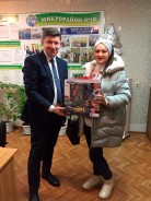 Волгодонские депутаты в канун Нового года поздравили детей из семей мобилизованных граждан и прибывших из Донбасса