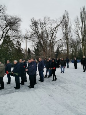 ПАМЯТЬ-БЕССМЕРТНА!