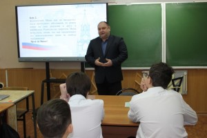 Праздник в честь Дня Конституции провели в школе округа № 4