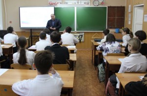 Праздник в честь Дня Конституции провели в школе округа № 4