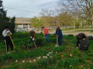 16 округ: В День Космонавтики в округе проведен очередной субботник