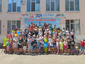 В школе округа № 4 открылся летний приходящий лагерь