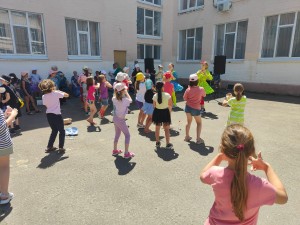 В школе округа № 4 открылся летний приходящий лагерь