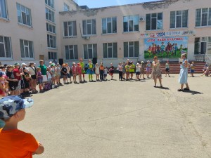 В школе округа № 4 открылся летний приходящий лагерь