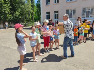 В школе округа № 4 открылся летний приходящий лагерь