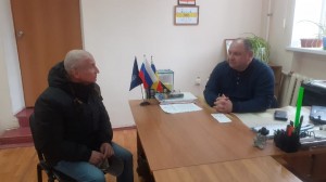 Жители округа № 4 попросили депутата помочь с покраской лавочек весной