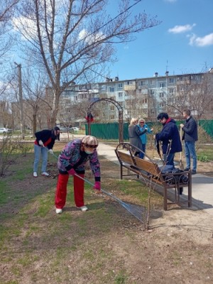 В микрорайоне № 7 прошел субботник