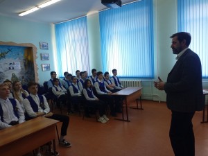 Алексей Брежнев провел урок парламентаризма для учащихся