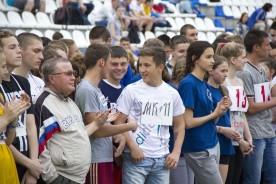 Самый массовый старт года. Около 650 горожан соревновались в передаче эстафетной палочки
